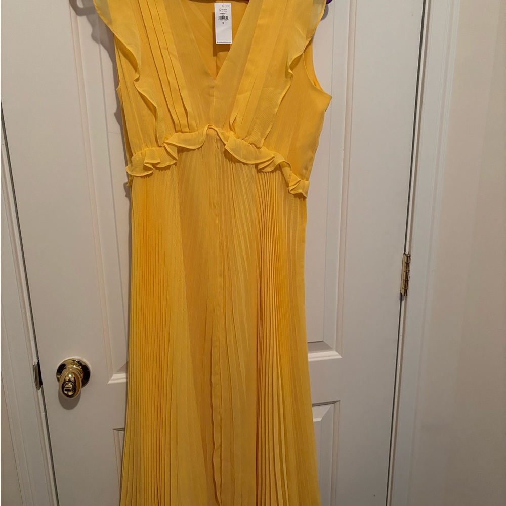 Banana Republic Women’s Pleated V-Neck Dress size medium NWT